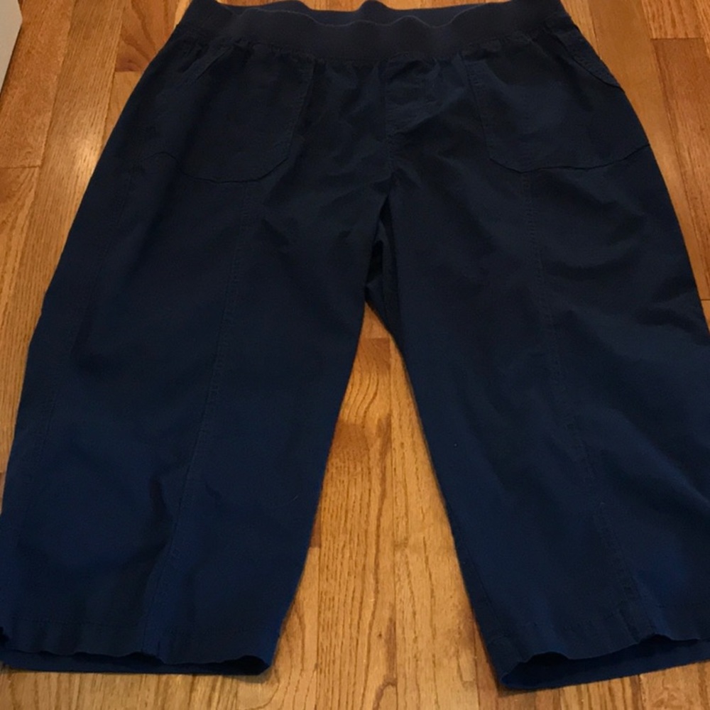 Catherine’s~Wide Leg Capris 🔵